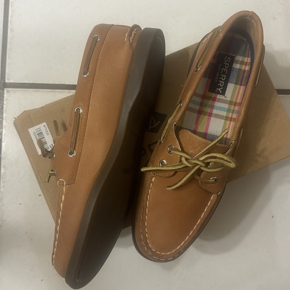 Comfy Sperry - Picture 2 of 5